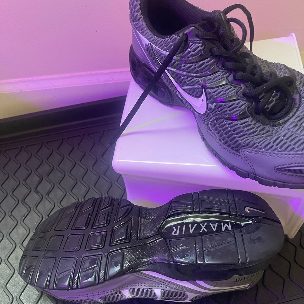 Nike Shox NZ – Black/Metallic Silver (Men’s 8.5)